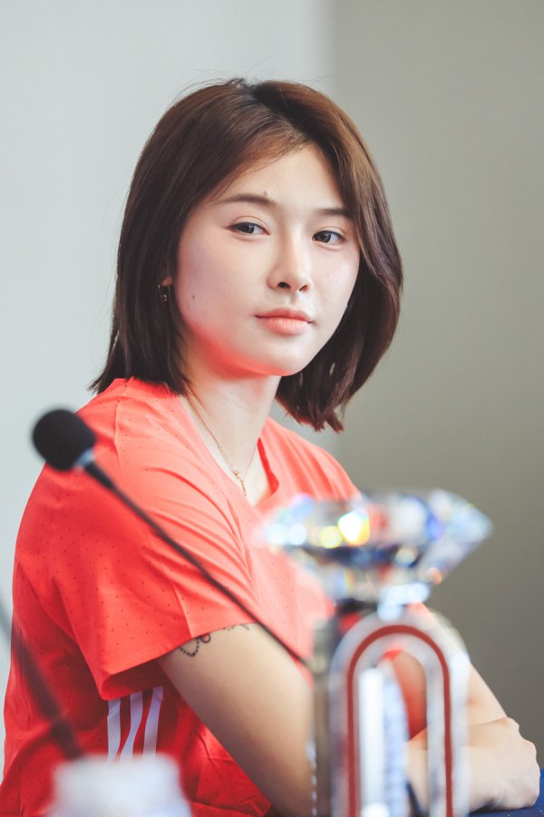 满盈网配资 以热爱点燃冷门项目！吴艳妮谈女子100米栏的“网红效应”